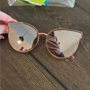 Stylish Rose Gold Cat-Eye Sunglasses